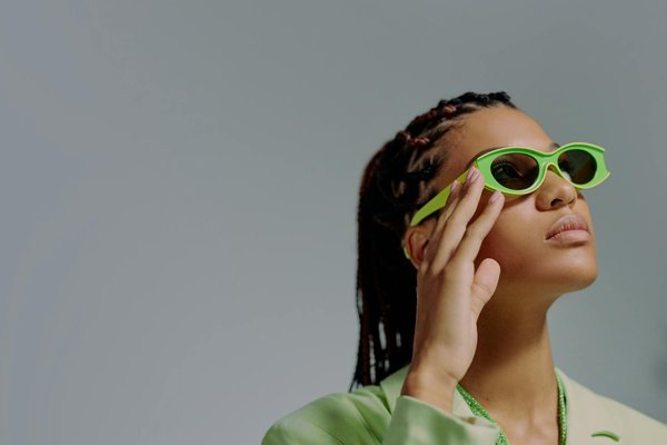 Wie kann man mit wenigen Kleidungsstücken vielseitige Outfits gestalten?